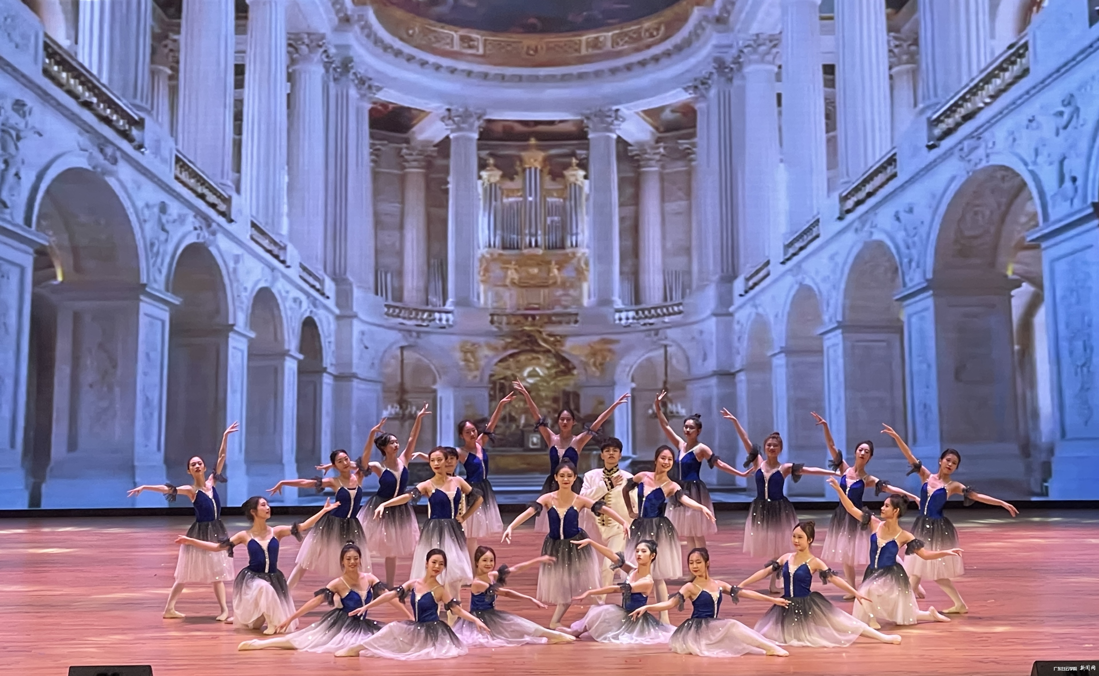 4小号与舞蹈《第二圆舞曲》.jpg 4小号与舞蹈《第二圆舞曲》.jpg