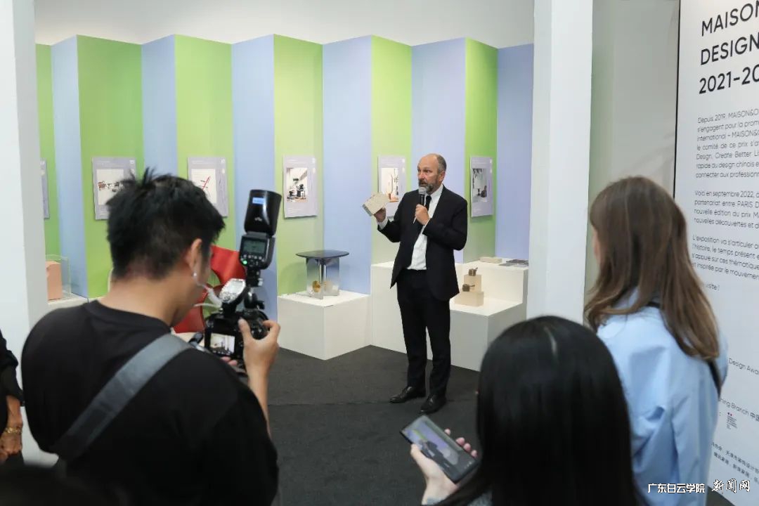 MAISON&OBJET国际总监 Franck MILLOT先生公布获奖名单及导赏现场展品.jpg MAISON&OBJET国际总监 Franck MILLOT先生公布获奖名单及导赏现场展品.jpg