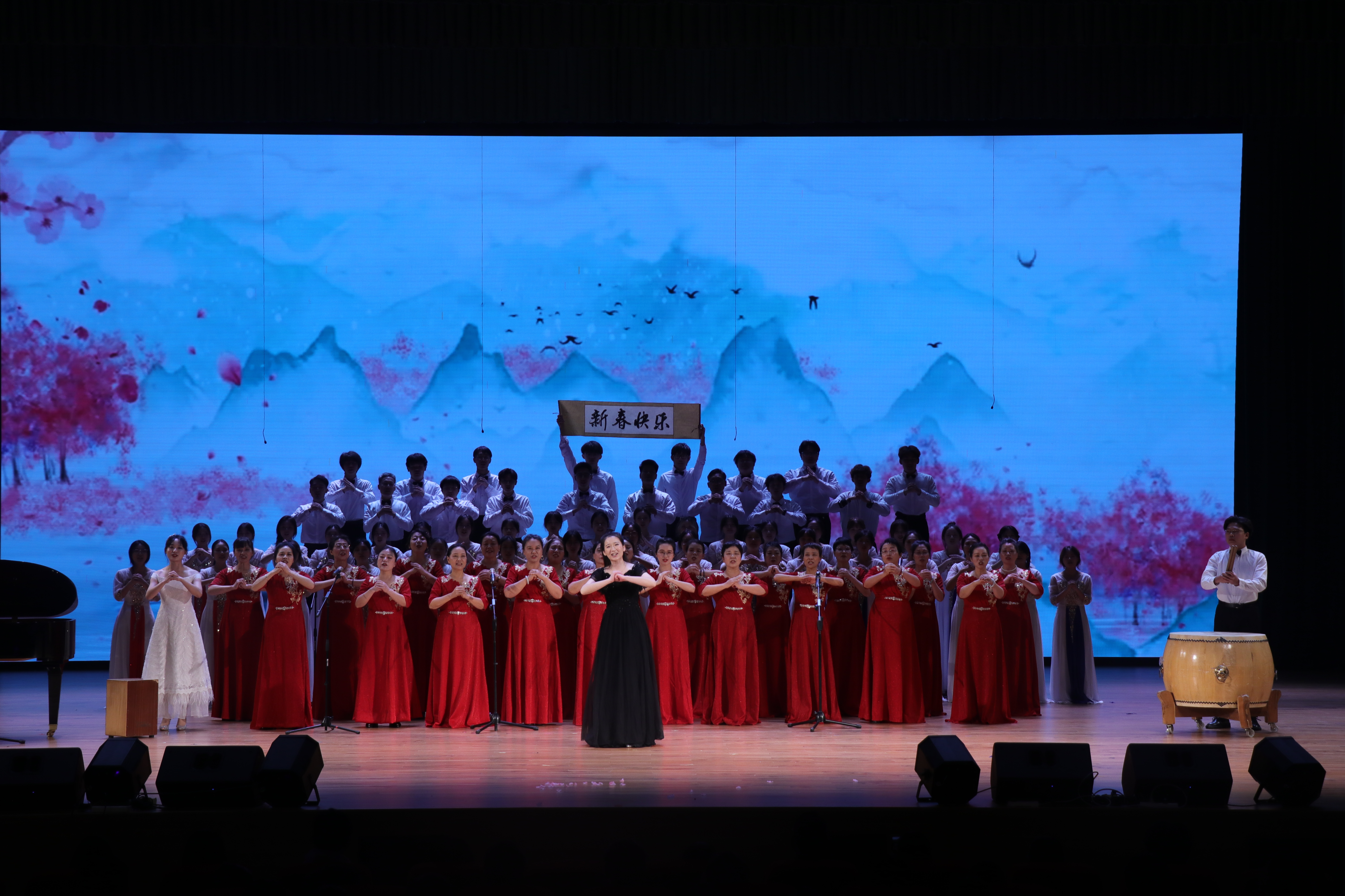 合唱《我爱你中国》《上春山》.JPG 合唱《我爱你中国》《上春山》.JPG